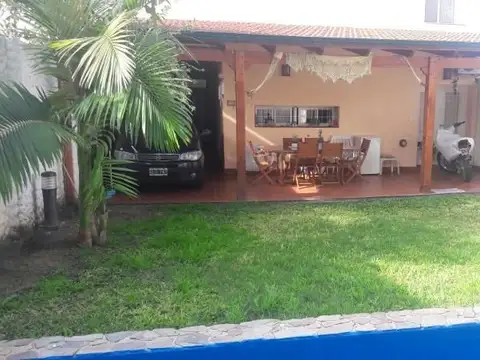 MAZA 4000. HERMOSA CASA EN LA FLORIDA, A 200MTS DEL RIO. JARDIN, PILETA.