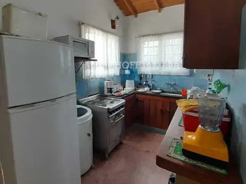 CASA 3 AMBIENTES, EN AMPLIO TERRENO MULTIFAMILIAR, Z/ CENTRO