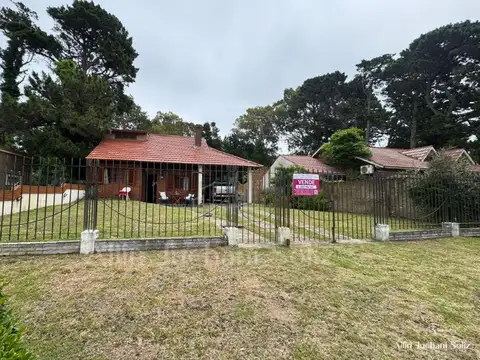 Amplia Casa en lote propio en La Lucila del Mar con Loft en su fondo