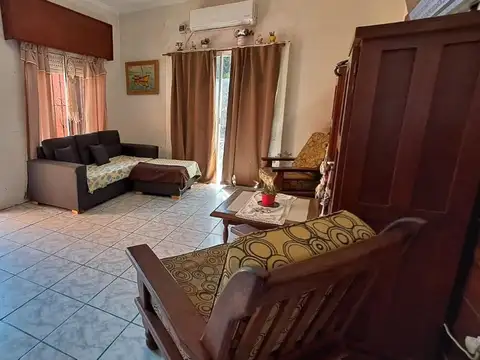 VENDE CASA 4 AMBIENTES CAÑUELAS