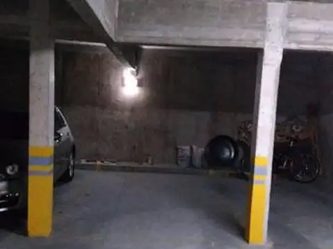 Cochera cubierta en exc ubicación. Hay varias.