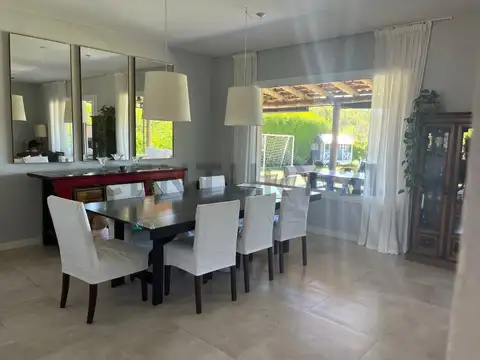 Casa en Alquiler Temporal con 2 cocheras