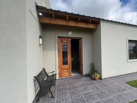 Casa en Venta con 2 cocheras
