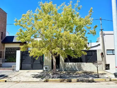 Marqués de Avilés e/ Moreno y Saenz Peña 800, Piso 0