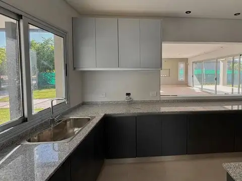 Casa en Alquiler en Lunlunta, USD 2.300