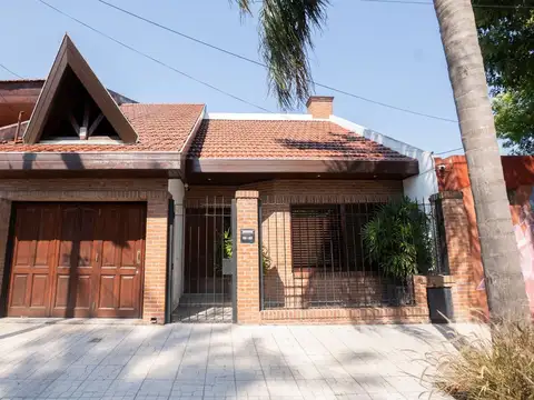 HERMOSO CHALET 4 AMB. CON QUINCHO