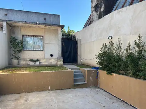 Dos casas y local comercial en venta en Benavidez