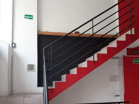 Local en Venta Via Púb.