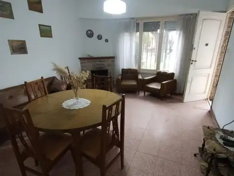 Casa en Venta con 3 cocheras