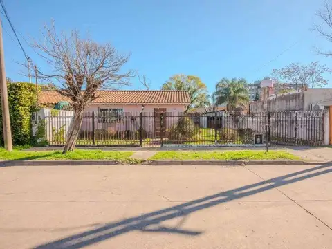 VENTA CASA 3 AMB. LOTE 400M2 VILLA TESEI - PERMUTA