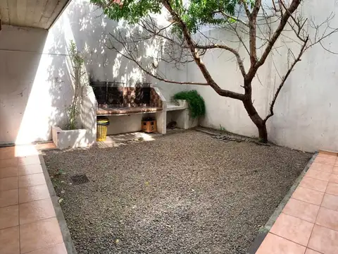 DEPARTAMENTO DOS AMBIENTES TIPO CASA EN VILLA DEL PARQUE