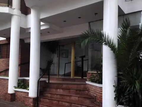 Amplio departamento de 2 ambientes. Cerca de Plaza Roca y estación Villa Ballester