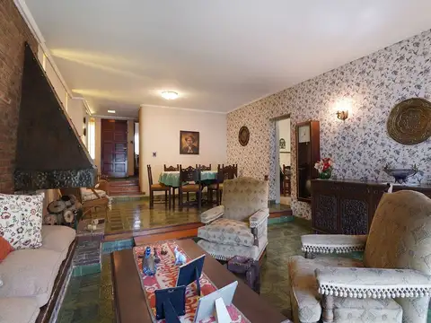 Casa 6 ambientes con 2 baños