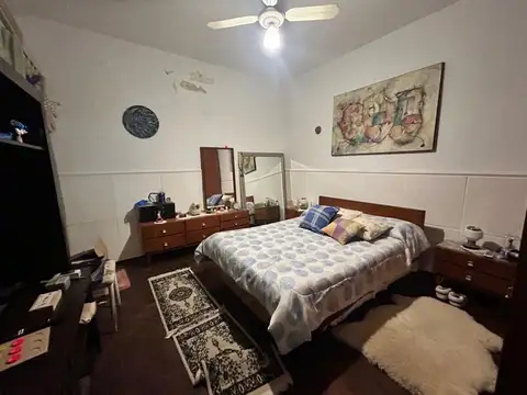 Navarro 6900. Casa de 2 dormitorios con departamento atras