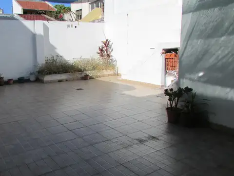 Casa en venta de 4 ambientes con Cochera