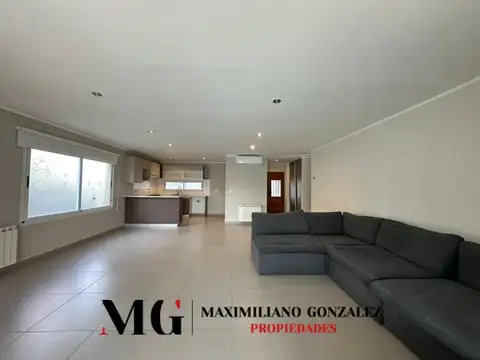 Casa 5 ambientes con 2 baños
