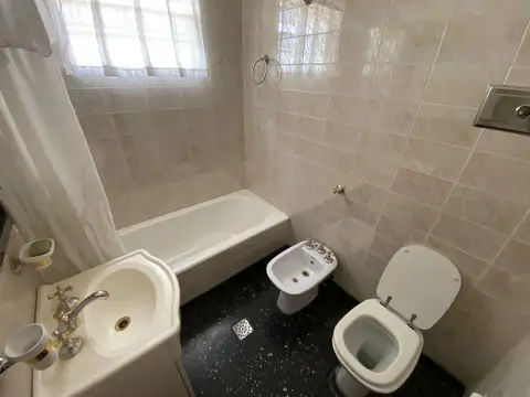 Casa multifamiliar  Lomas del Mirador Local Comercial en Esquina  Terraza  Garage  Dpto