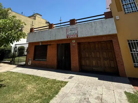 Casa en venta 4 ambientes excelente ubicación