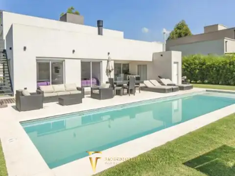 VENTA-CASA-CUATRO AMBIENTES-COCHERA-PILETA-QUINCHO-CANNING-EZEIZA