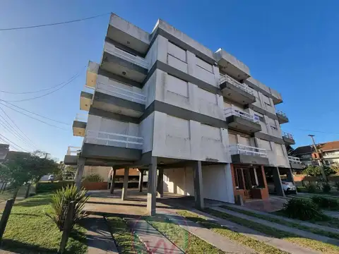 Departamento en venta de 2 dormitorios c/ cochera en Gesell