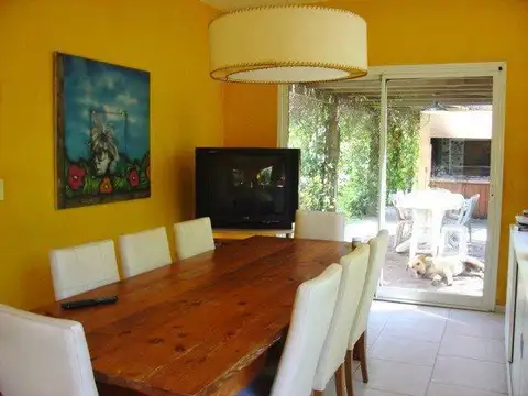 Casa en Venta con 2 cocheras