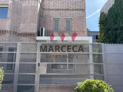 ALQUILER AMPLIA CASA 3 DORMITORIOS CON PATIO Y GARAGE CON DEP. EN ZONA OESTE