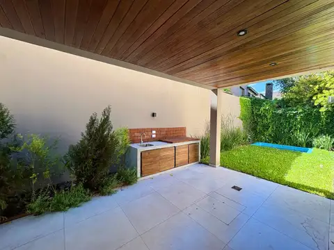 Casa 4 ambientes con 2 baños