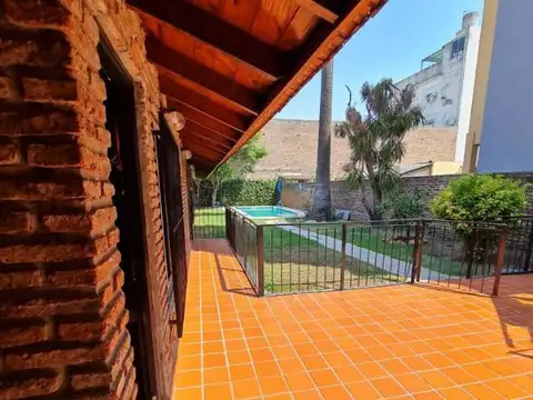 Casa en Venta con 3 cocheras