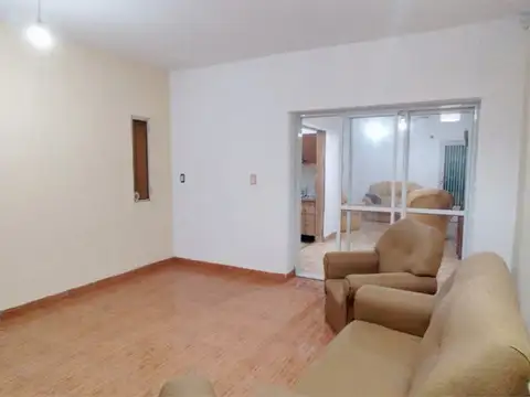 Casa 5 ambientes con 1 baño