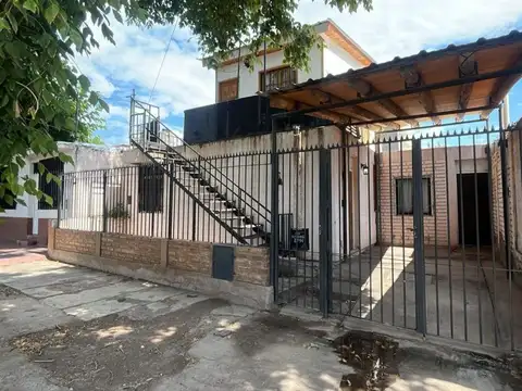 Casa en venta con dpto en barrio Ujemvi - Las Heras