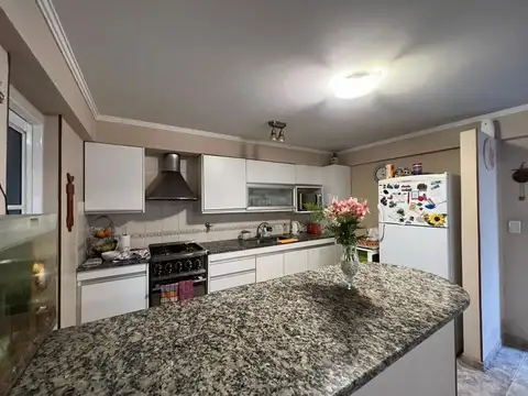 Calle 202 entre 42 y 43 100