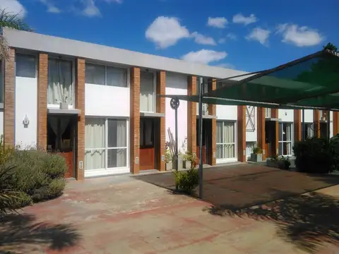 Terreno con edificación en Venta - Av. Campomar - Ranchos -PBA