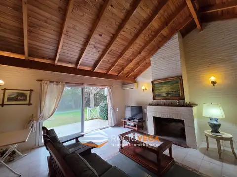 Casa en Alquiler con 1 cochera