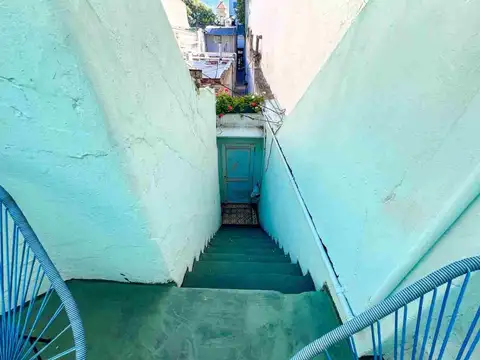 Casa 8 ambientes con 6 baños