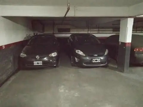 Venta Cochera doble para 2 autos medianos Barrio Norte!