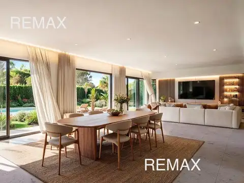 Casa en Venta con 4 cocheras