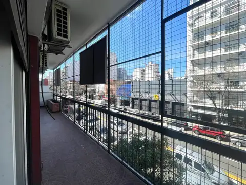 3 ambientes con dependencia, balcón amplio, luminoso - Villa Crespo