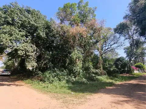 Terreno en esquina a 300 metros de Playa Pelícano