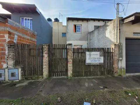 Casa tipo Duplex de 2 Dormitorios en Venta en Barrio Nautico - Berisso