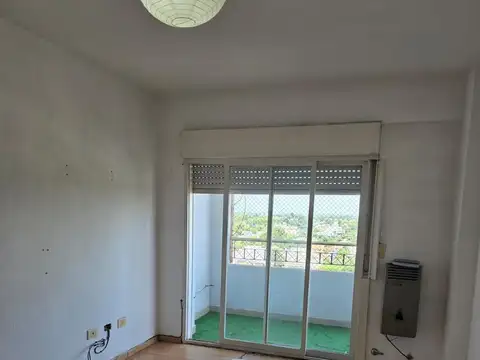 DEPTO DOS AMBIENTES, MUY BUENA UBICACION - C/COCHERA