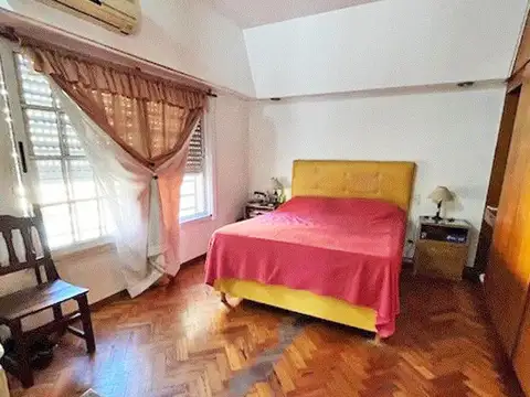 Casa 5 ambientes con 4 baños