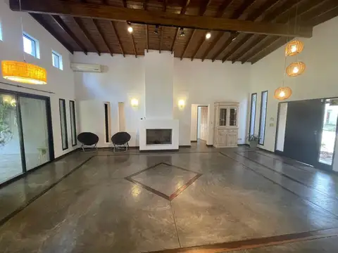 Casa en Alquiler en La Peregrina, USD 900