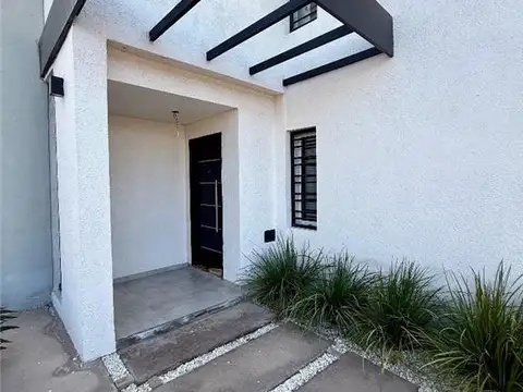 Sanidad Argentina esquina Jorge Oliva 100