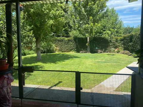 Casa en Venta con 2 cocheras