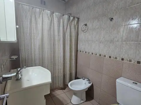 ALQUILER - CASA 4 AMB CON TERRAZA PROPIA