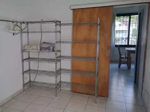 Departamento 2 ambientes amoblado (paquete), con terraza compartida