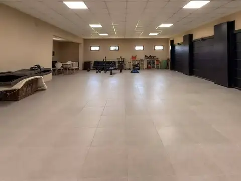 Casa en Venta con 6 cocheras