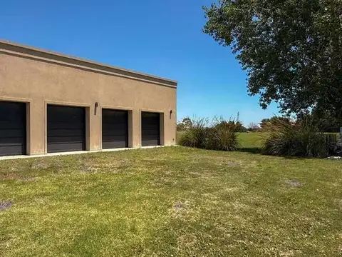 Casa 6 ambientes con 5 baños