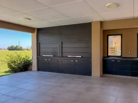 VENTA CASA CHASCOMUS 6 AMBIENTES / PILETA