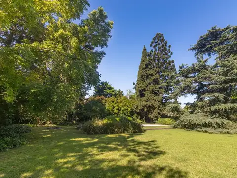 Casa en Venta con 4 cocheras